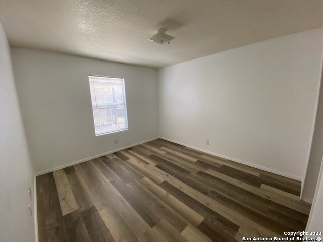 Building Photo - 930 Drury Ln