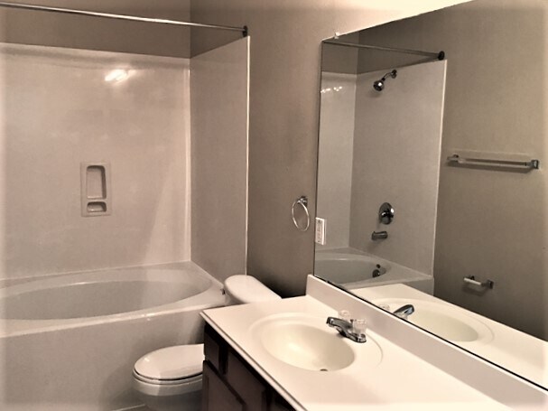 Building Photo - 2026 Acorn Glen Trl