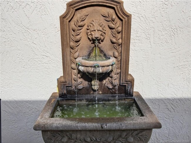 Building Photo - 724 NW Spruce Ridge Dr