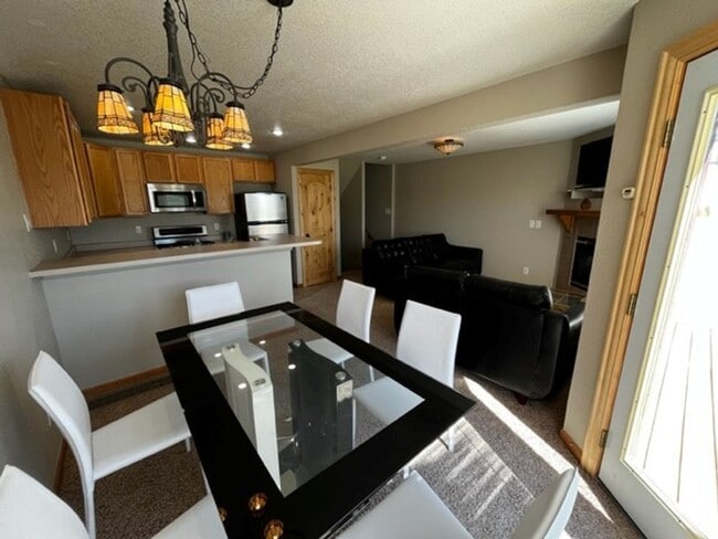 Building Photo - 592 Meadow Wood Cir