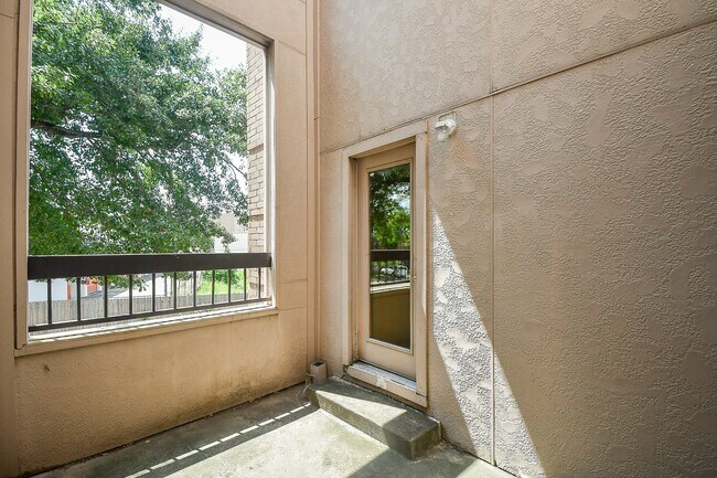 Building Photo - 2211 S Braeswood Blvd
