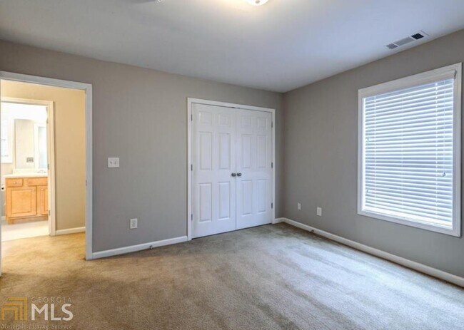 Building Photo - 2725 Silver Hill Terrace SE