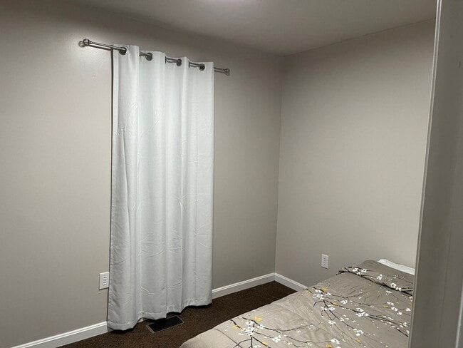 Building Photo - Spacious 1 Bedroom & den, 1 bath in Brandy...