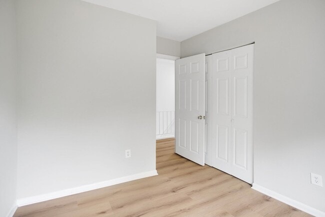 Building Photo - Renovated 4BR/3.5BA Townhome in Stafford –...