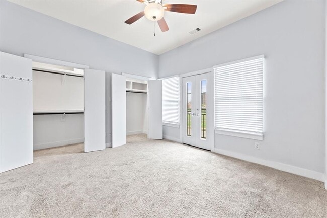 Building Photo - 4711 San Jacinto St