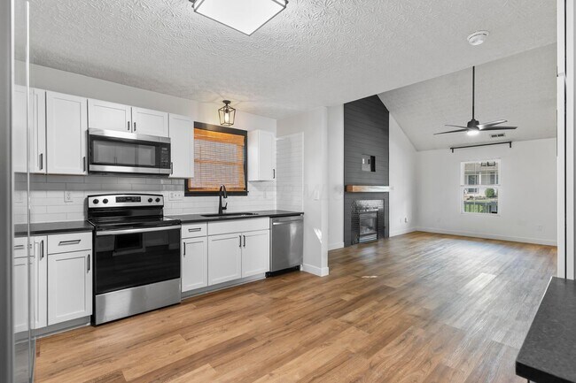 Building Photo - 2641 River Look Dr