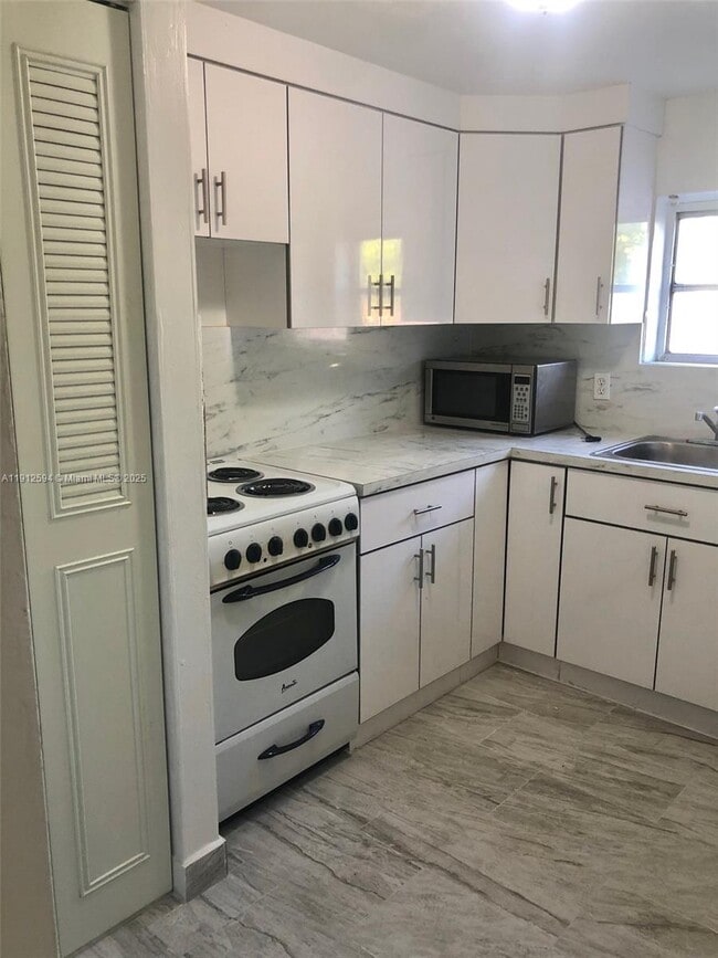 Building Photo - 2519 Pierce St