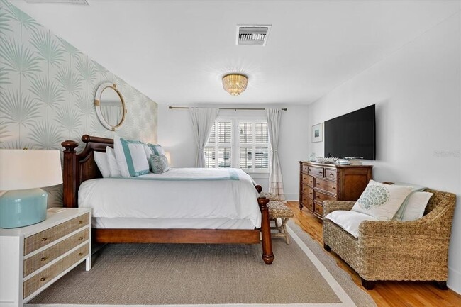 Building Photo - 235 10th Ave NE