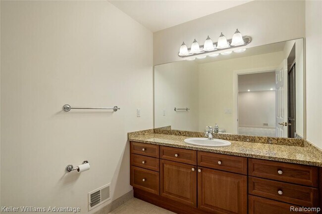 Building Photo - 47611 Manorwood Dr