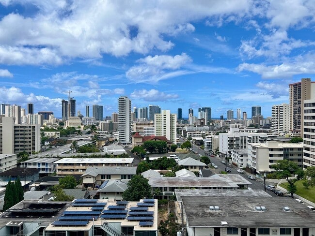 Building Photo - MAKIKI ROYAL