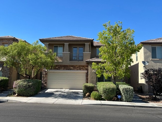 Building Photo - ABSOLUTELY AMAZING! Large 4 bedroom 2 stor...