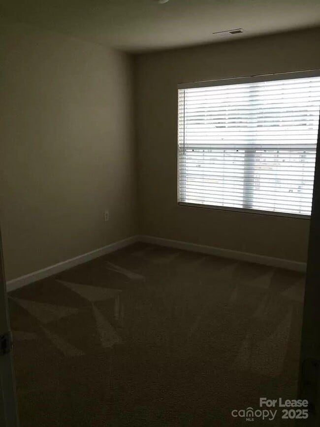 Building Photo - 345 Sandy Spring Ln