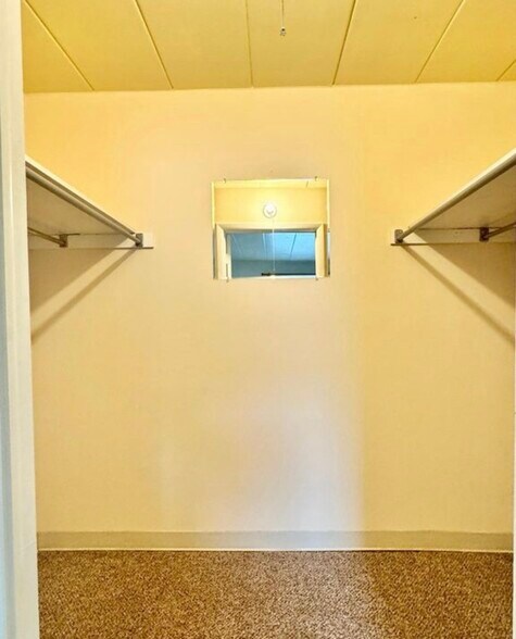 Building Photo - 12918 N Cresap St