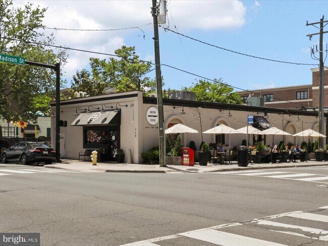 Building Photo - 811 Gibbon St