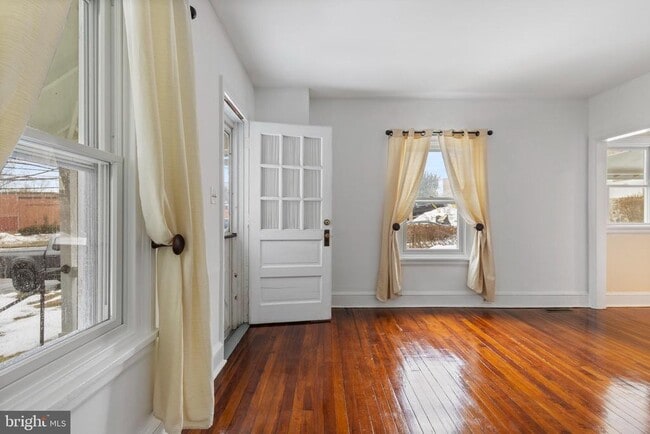 Building Photo - 134 Plant Ave