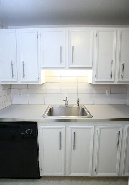 Building Photo - 4921 SE 71st Ave