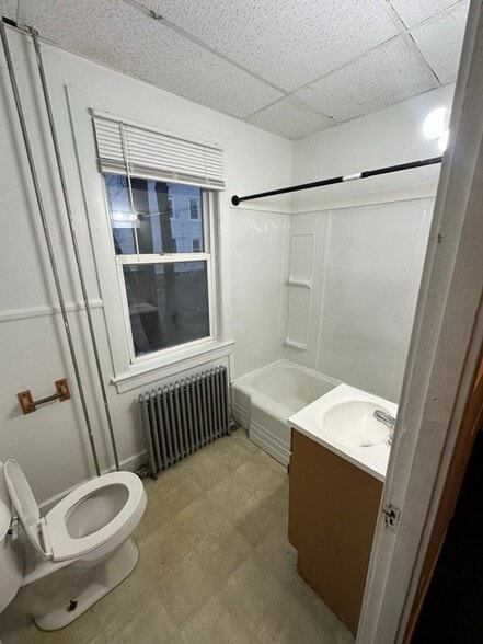 Building Photo - 51 College St