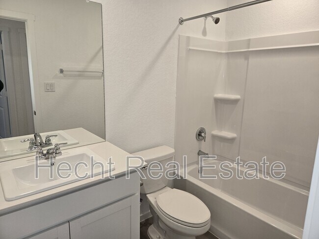 Building Photo - 968 Creek