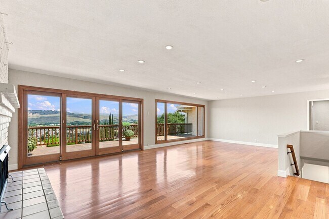 Building Photo - Million Dollar Views! Available Now!