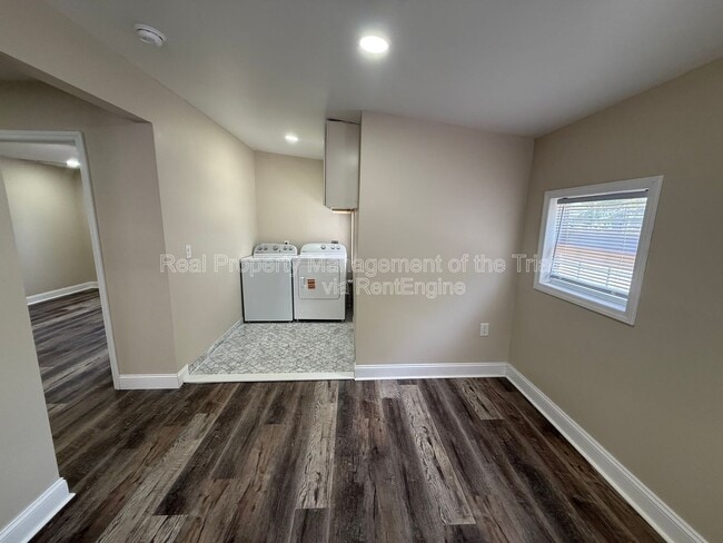 Building Photo - 1226 Hoover Ave