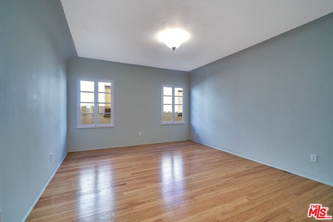Building Photo - 1213 Stearns Dr