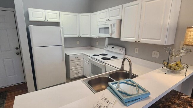 Building Photo - 476 River Oaks Dr