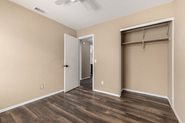 Building Photo - Charming 4-Bedroom Peoria Home with Private Pool – Great Location!