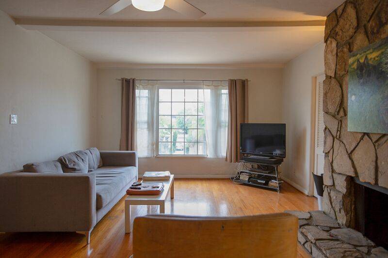 Building Photo - 1129 S Hayworth Ave