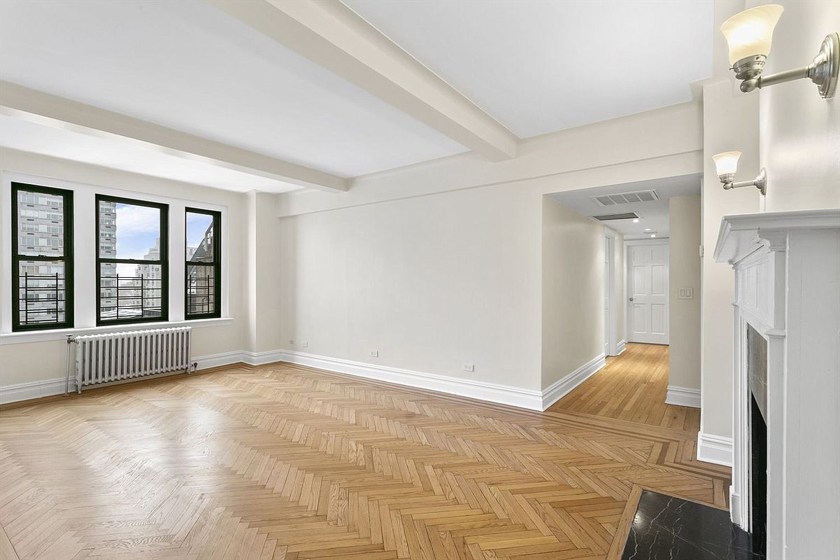 Building Photo - 248 E 68th St