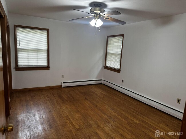 Building Photo - 7 Paul St