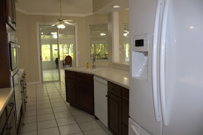 Building Photo - 3/2/3 Spring Hill Home