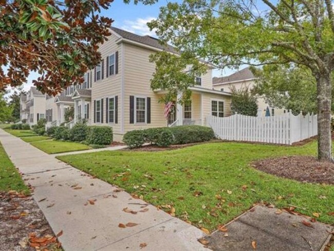 Building Photo - Three Bedroom Townhome in Southwood