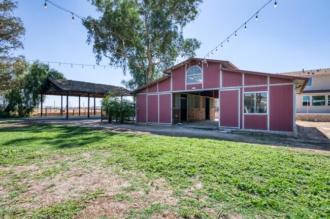 Building Photo - 4105 E Perrin Ave
