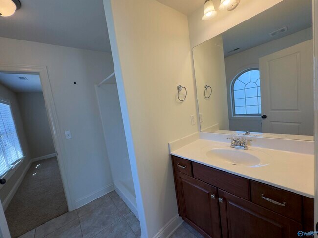 Building Photo - 2444 Bell Manor Dr SW