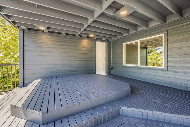 Building Photo - Sophisticated and Elegant home is located in Harbor Ridge at Browns Point. Spacious 4 bedroom, 4 ...