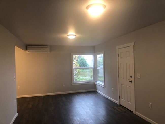 Building Photo - BEAUTIFUL TWO BEDROOM CHARMER LOCATED IN L...