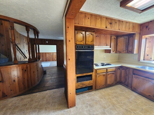 Building Photo - 122 Brennan St