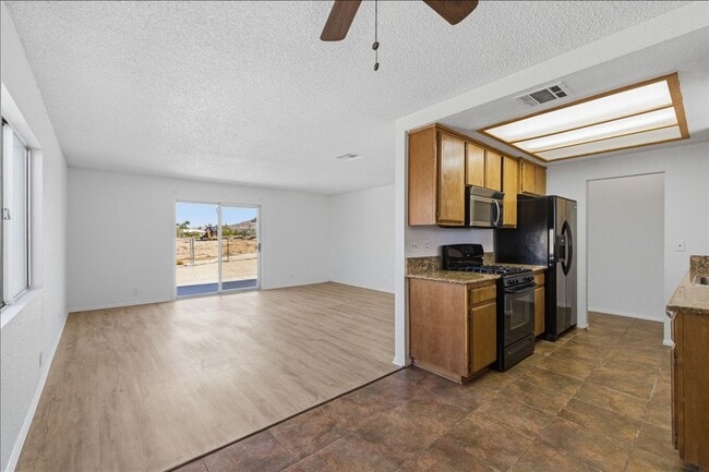 Building Photo - 6851 Quail Spring Ave