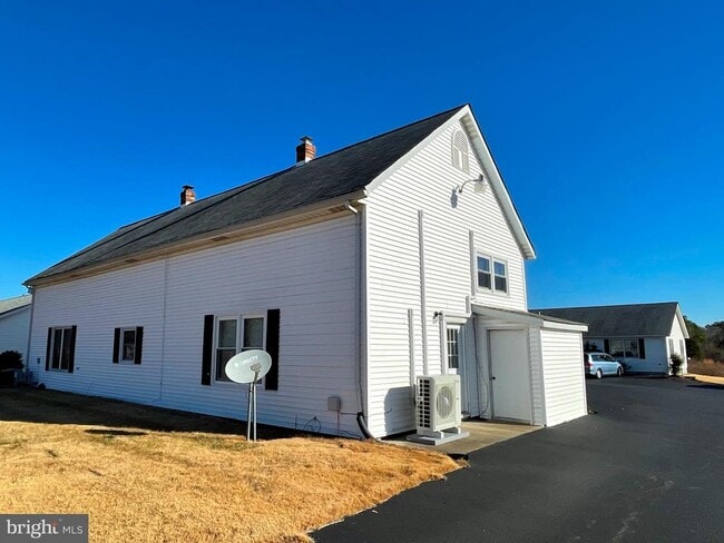 Building Photo - 44972 Serenity Farm Ln