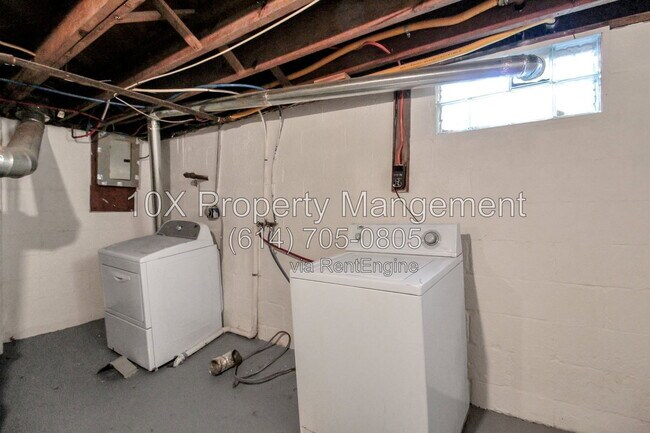 Building Photo - 1047 S James Rd