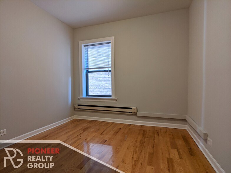 Building Photo - 3721 N Pine Grove Ave