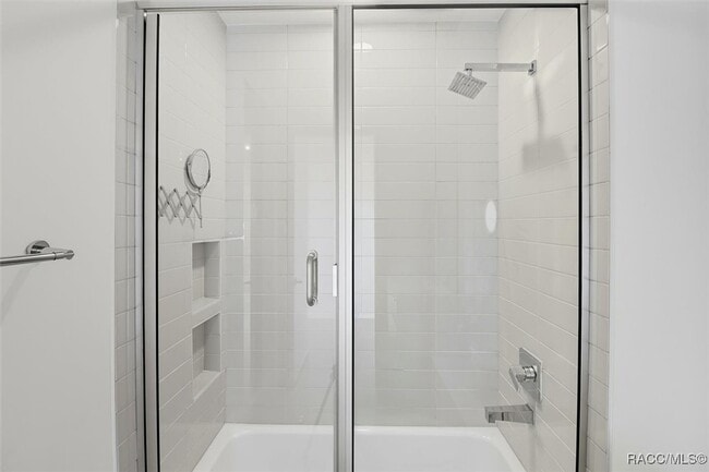 Building Photo - 302 SE Broadway St