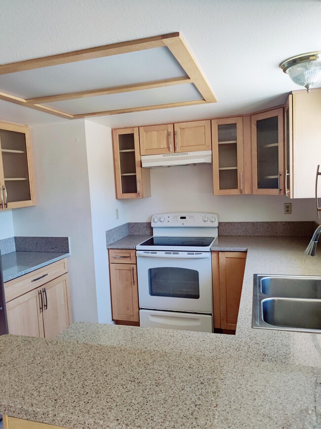 Building Photo - 18589 Lake Forest Dr