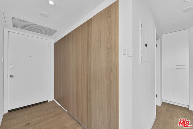 Building Photo - 4455 Los Feliz Blvd