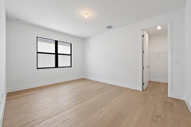Building Photo - 20471 Southernwood Ave