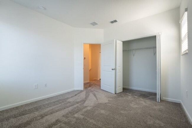 Building Photo - 307 Nine Iron Dr