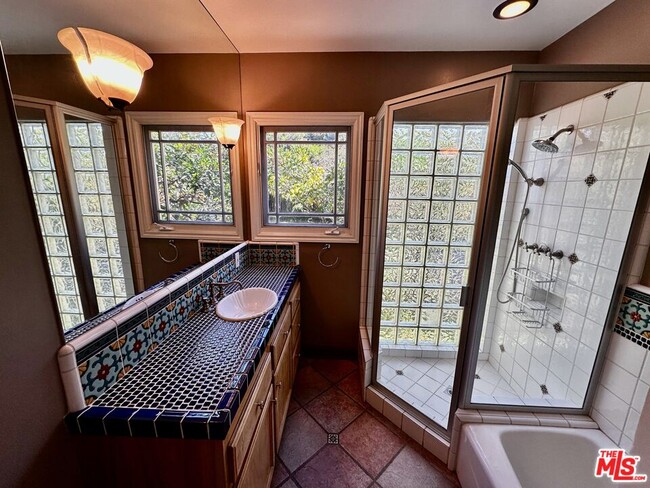 Building Photo - 2012 Manning Ave