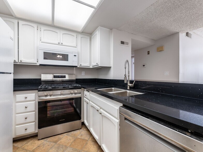 Building Photo - 7800 Topanga Canyon Blvd