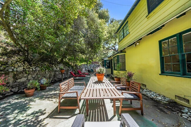 Building Photo - 7503 Willow Glen Rd