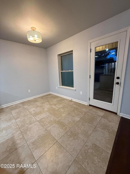 Building Photo - 309 Sun Ridge St
